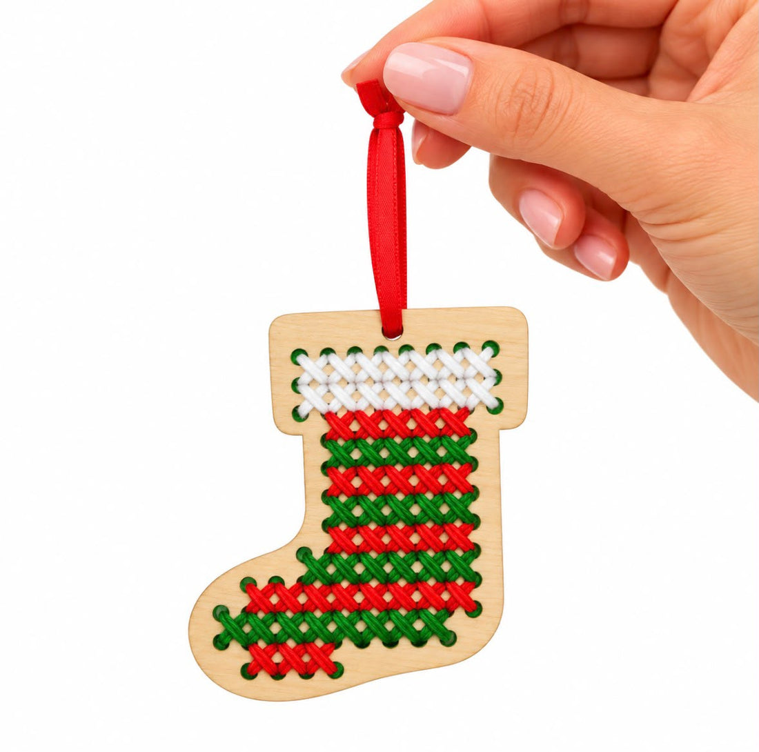 Kit de Bordado Navideño en Madera | Bota & Muñeco de Nieve