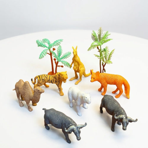 Figuras de Animales Terrestres y Palmeras