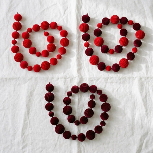 Garland Navideño de Esferas de Terciopelo – 6 ft