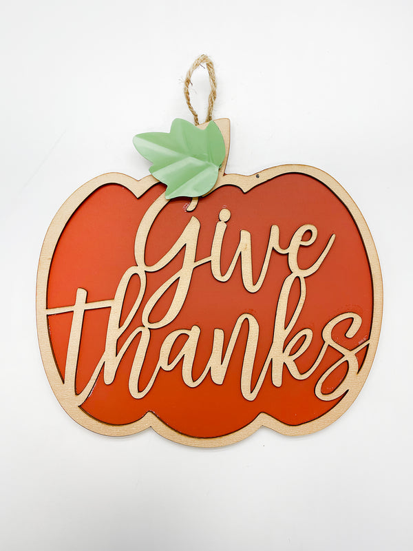 Otoño - Calabaza decorativa para la pared de madera, mensaje "Give Thanks" 10.5"x10"