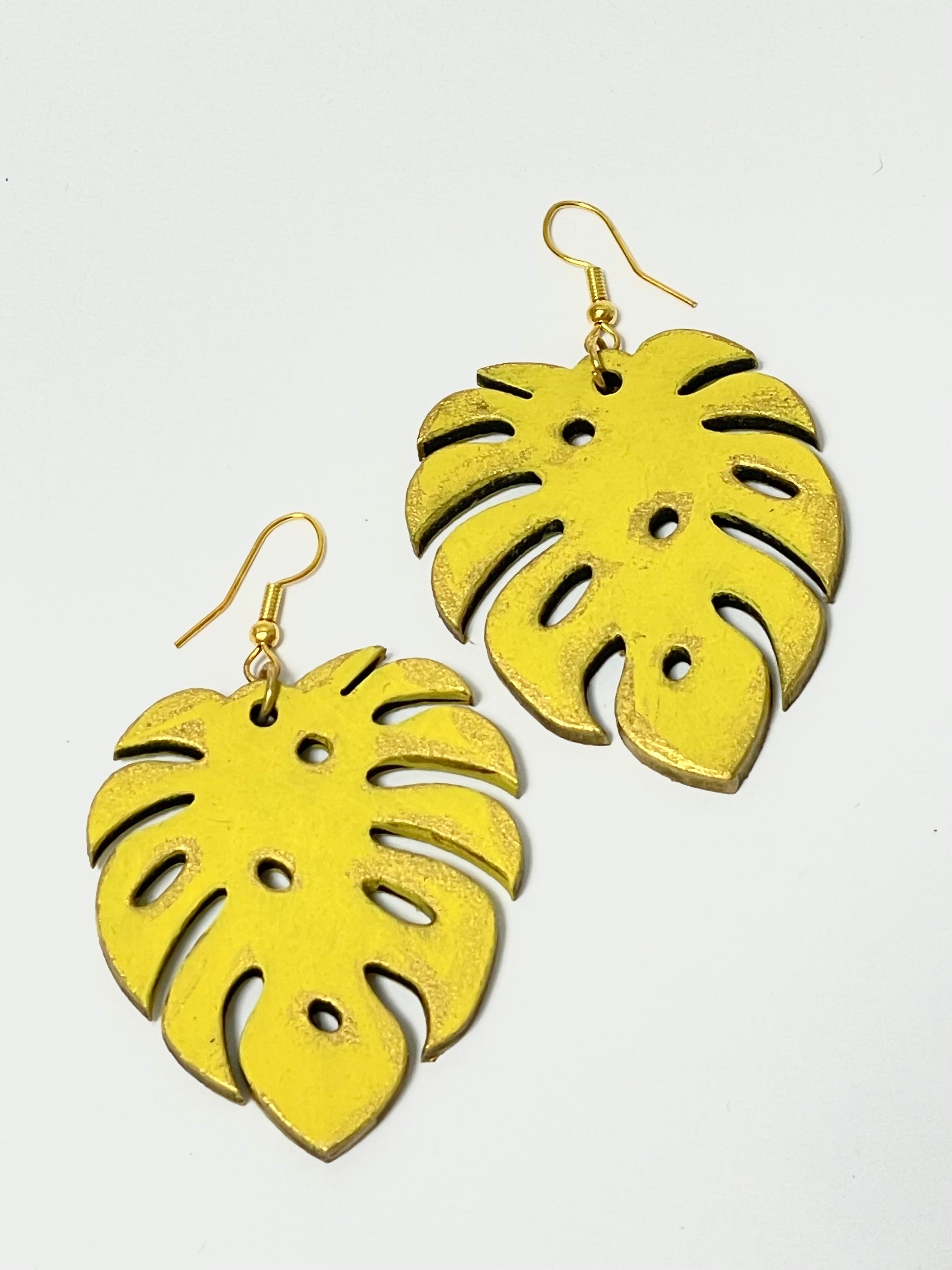 Artesanía de Puerto Rico-  Pantallas de madera (colores a escoger)