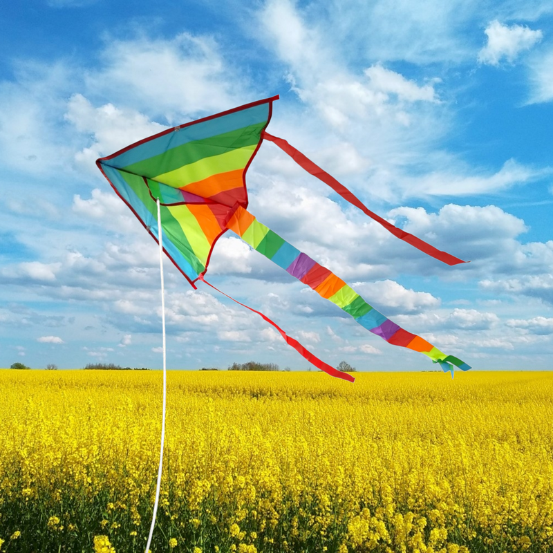 Chiringa Triangular con Rayas de Colores
