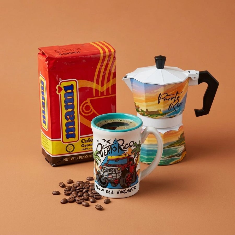 Café Mami, greca con motivo de Puerto Rico y taza con relieve sobre fondo terracota