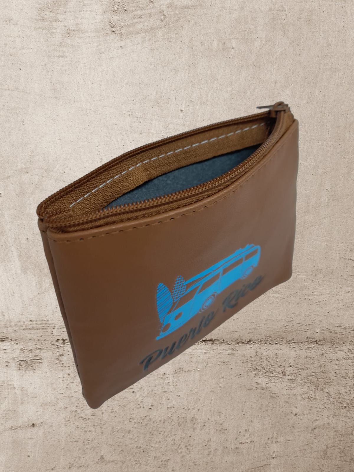 Souvenir de Puerto Rico - Monedero en Cuero.