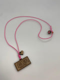 Artesanía en Madera - Collar Tablilla ''Puerto Rico 100 x 35'' *One Size*