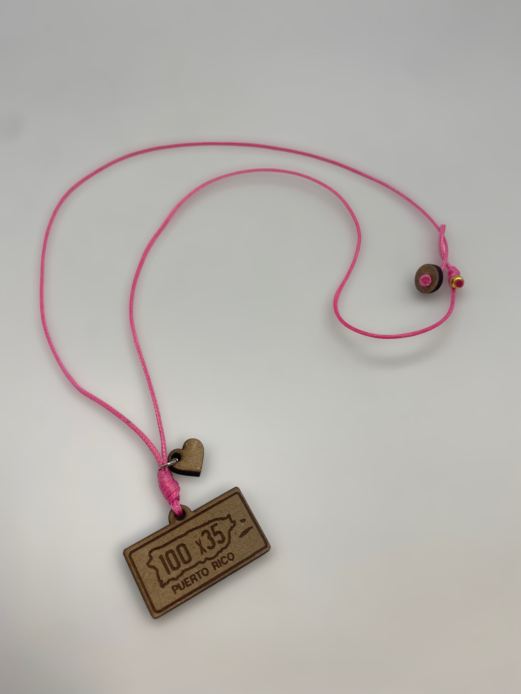 Artesanía en Madera - Collar Tablilla ''Puerto Rico 100 x 35'' *One Size*