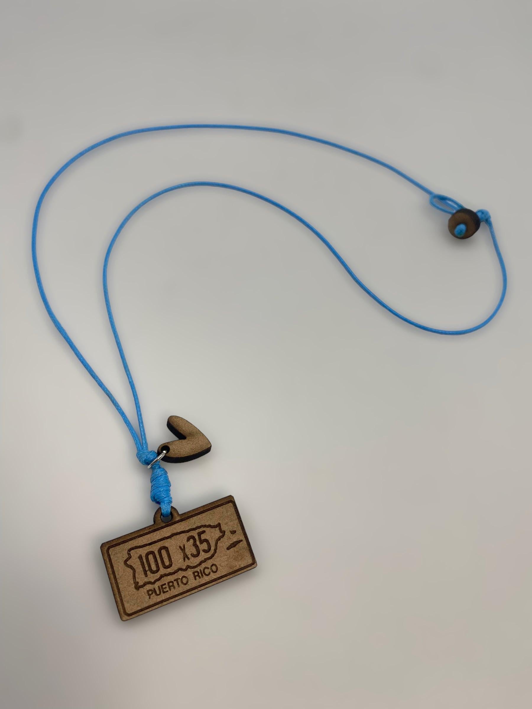 Artesanía en Madera - Collar Tablilla ''Puerto Rico 100 x 35'' *One Size*