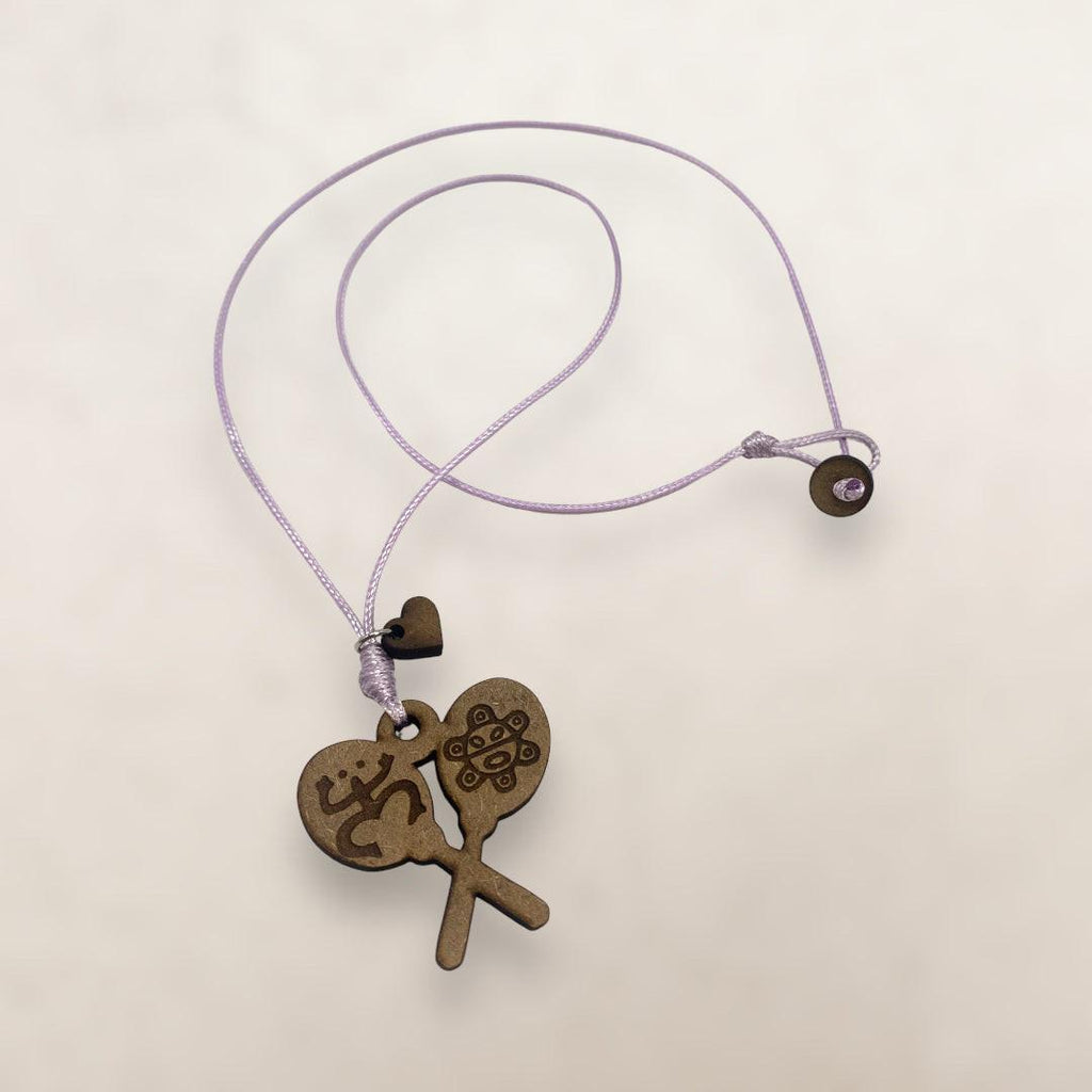 Artesanía en Madera - Collar Maracas con Símbolos Taínos *One Size*