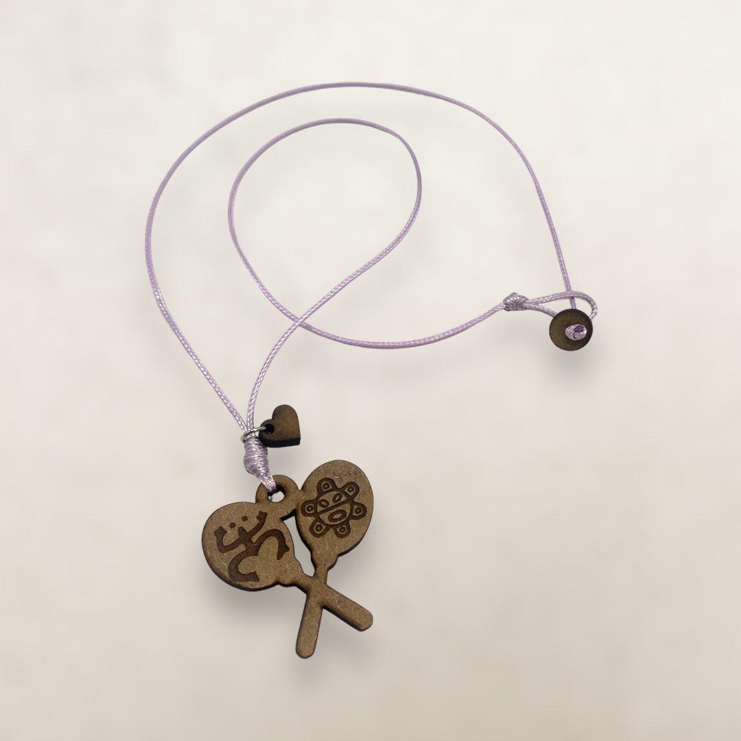 Artesanía en Madera - Collar Maracas con Símbolos Taínos *One Size*