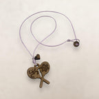 Artesanía en Madera - Collar Maracas con Símbolos Taínos *One Size*