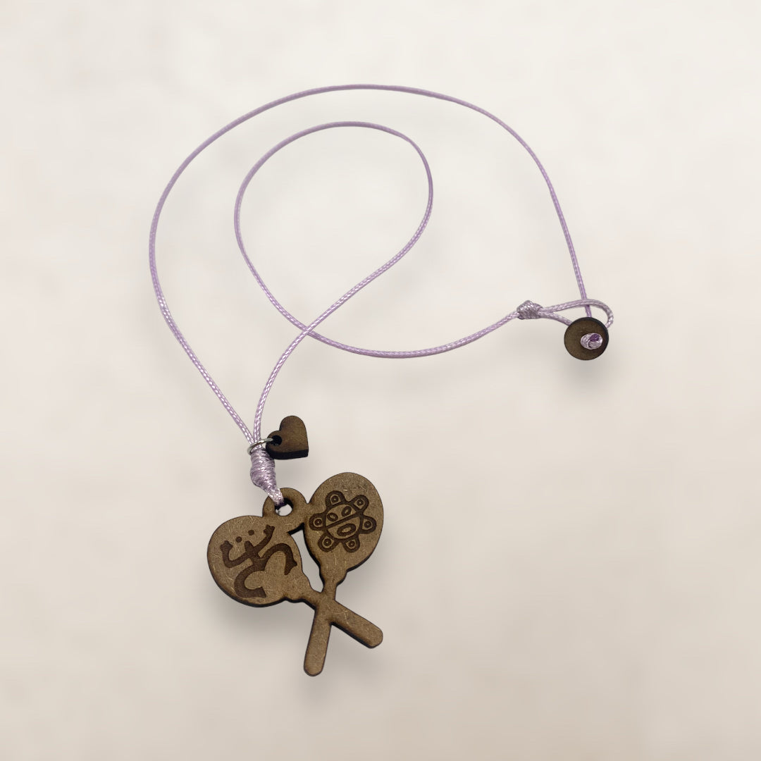 Artesanía en Madera - Collar Maracas con Símbolos Taínos *One Size*