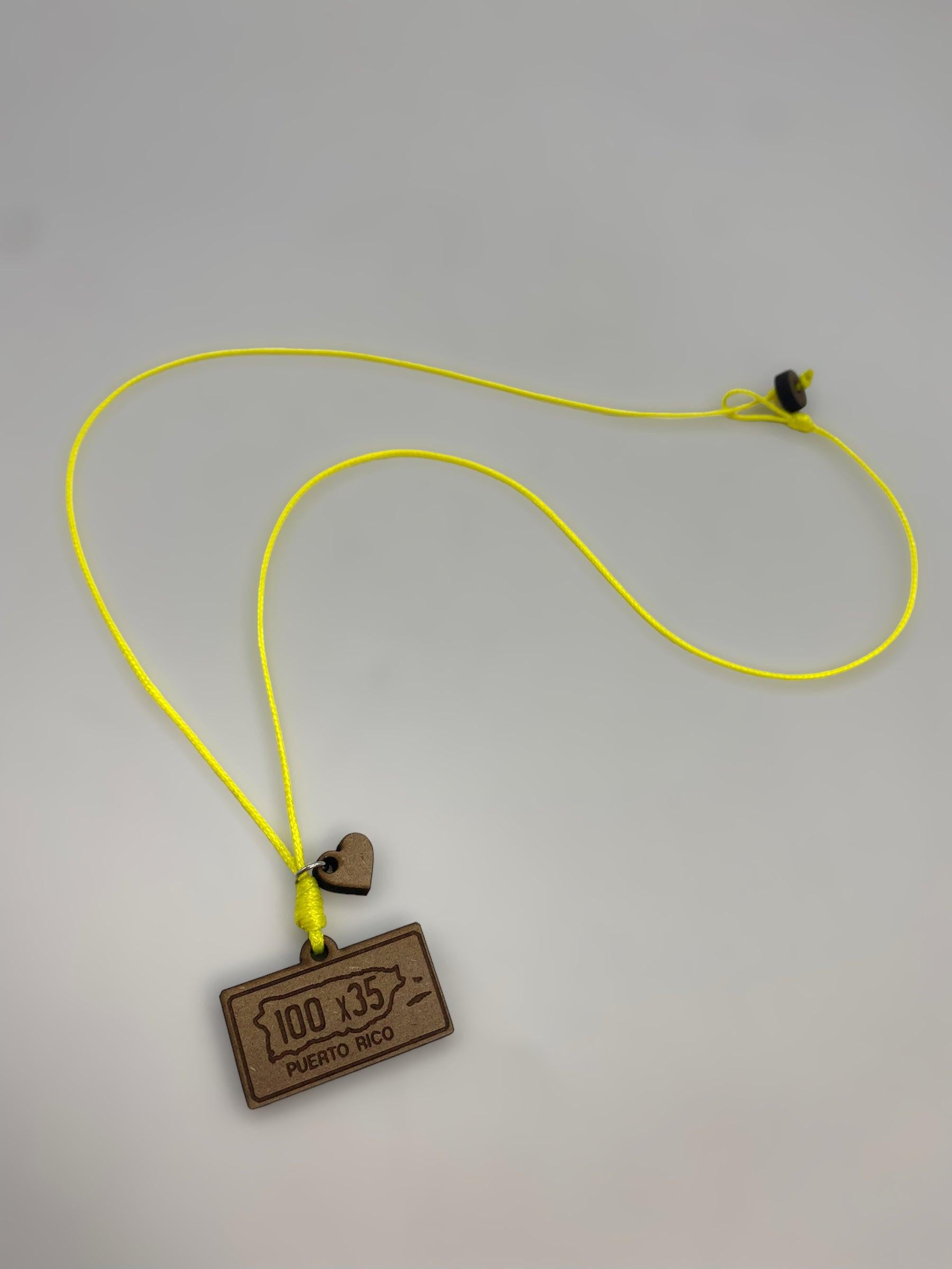 Artesanía en Madera - Collar Tablilla ''Puerto Rico 100 x 35'' *One Size*