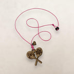 Artesanía en Madera - Collar Maracas con Símbolos Taínos *One Size*