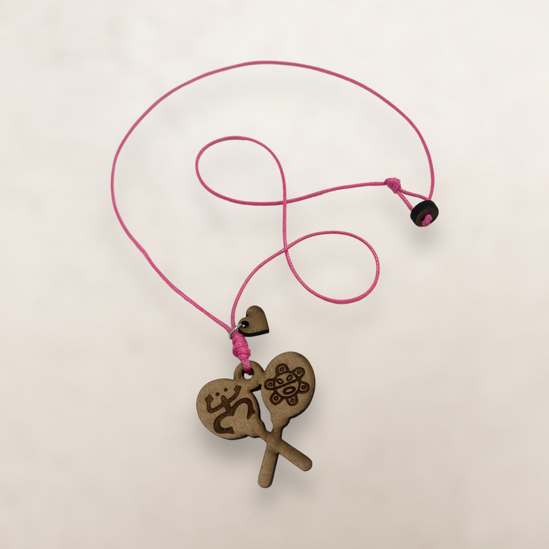 Artesanía en Madera - Collar Maracas con Símbolos Taínos *One Size*