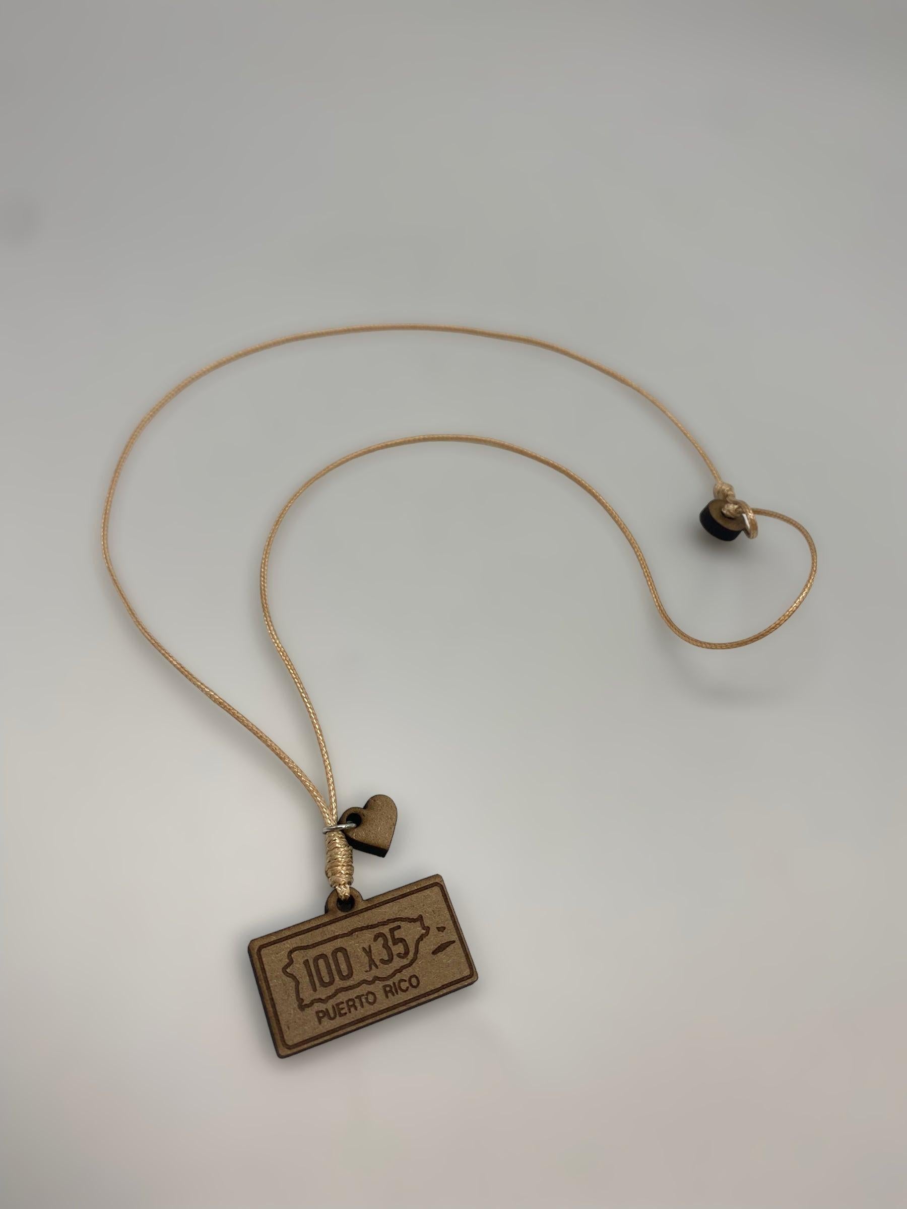 Artesanía en Madera - Collar Tablilla ''Puerto Rico 100 x 35'' *One Size*