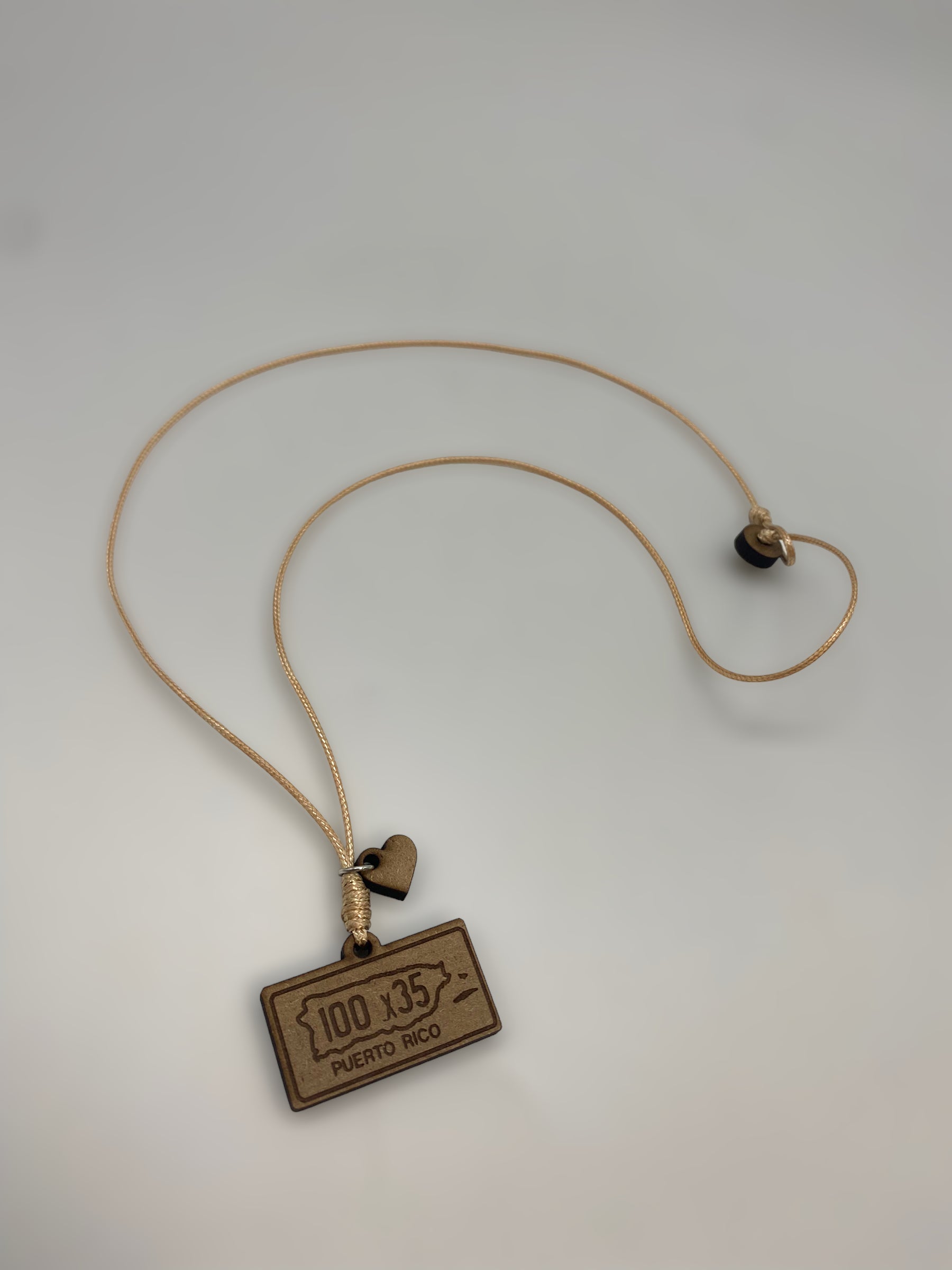 Artesanía en Madera - Collar Tablilla ''Puerto Rico 100 x 35'' *One Size*