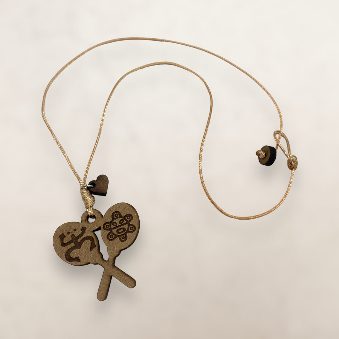 Artesanía en Madera - Collar Maracas con Símbolos Taínos *One Size*