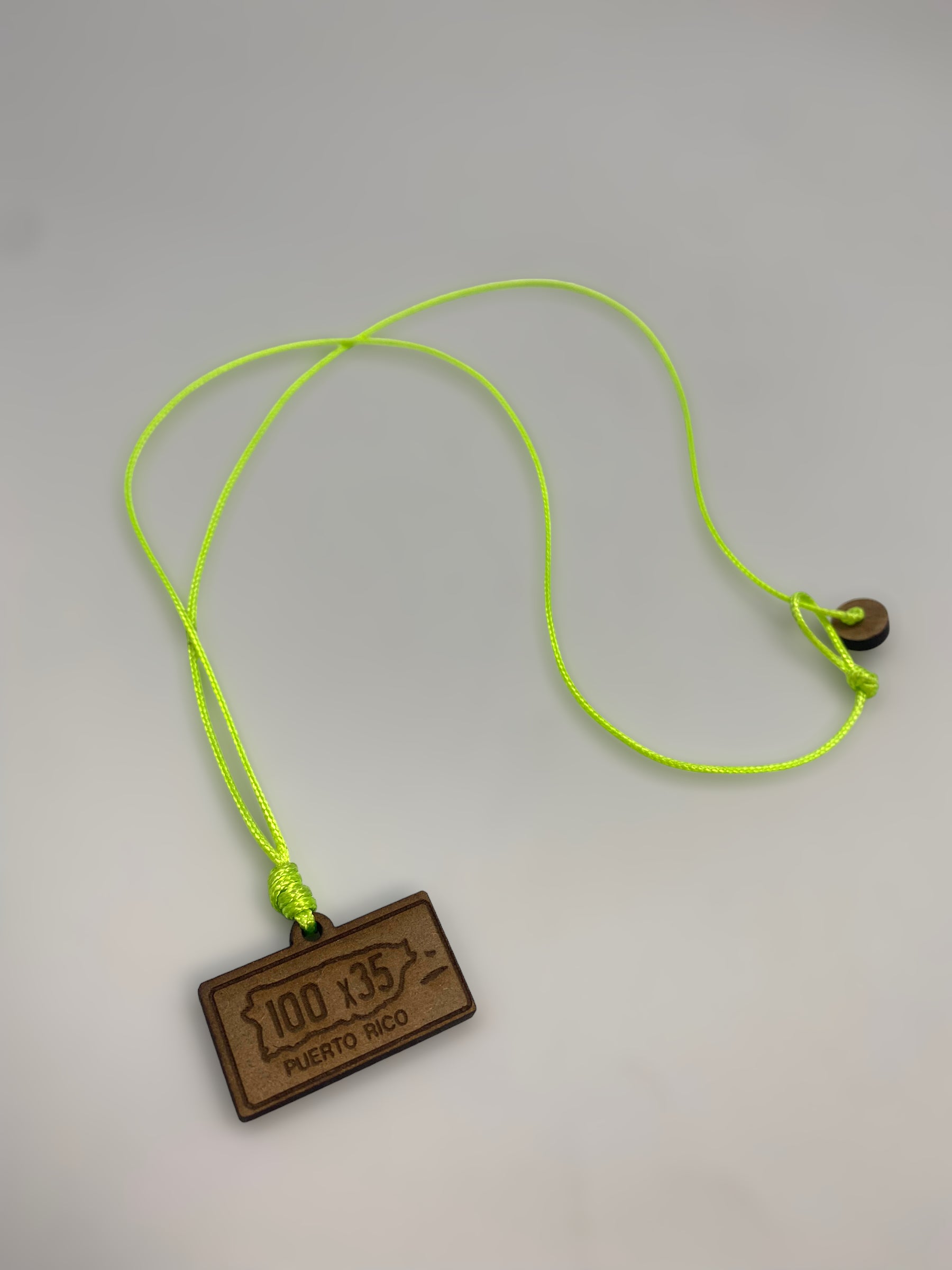 Artesanía en Madera - Collar Tablilla ''Puerto Rico 100 x 35'' *One Size*