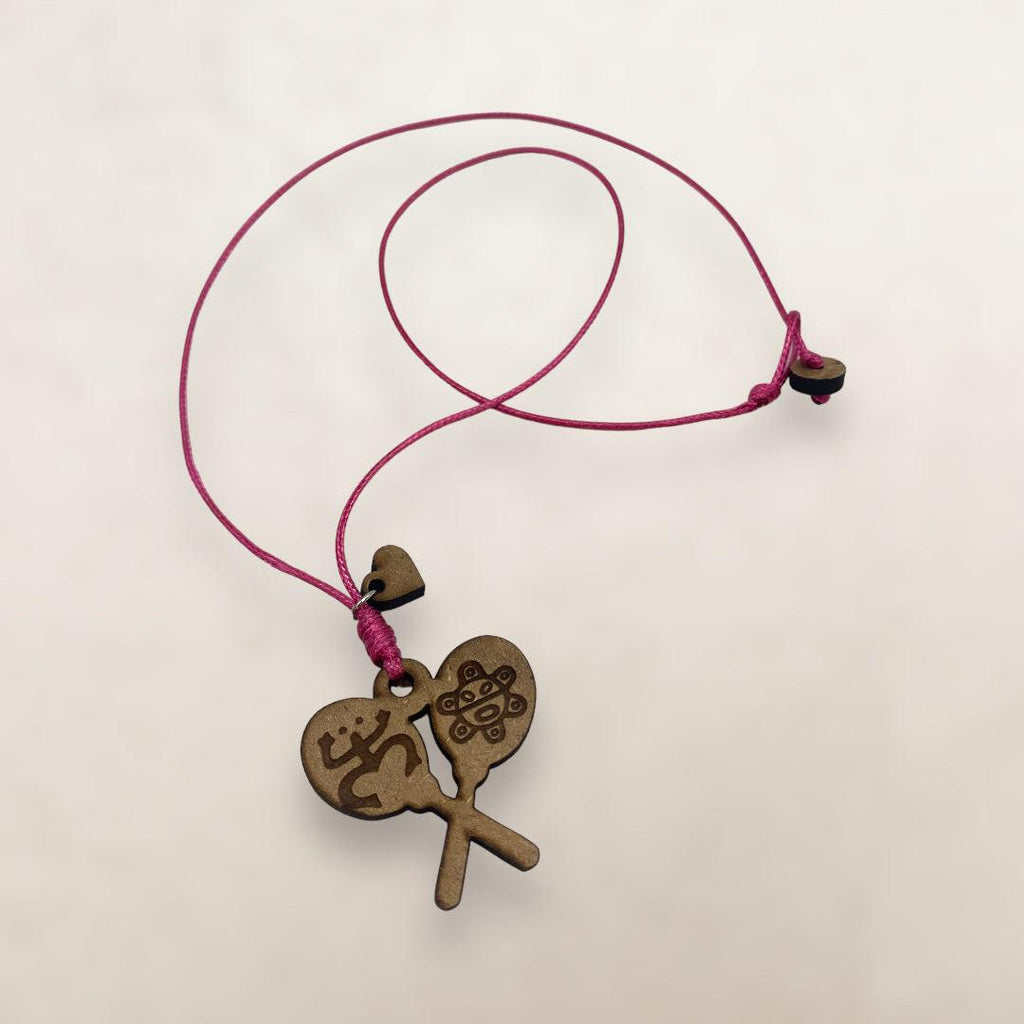 Artesanía en Madera - Collar Maracas con Símbolos Taínos *One Size*