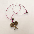 Artesanía en Madera - Collar Maracas con Símbolos Taínos *One Size*
