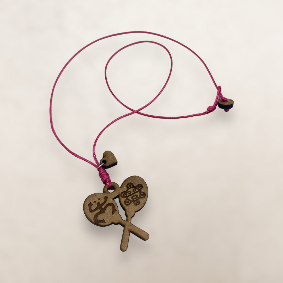 Artesanía en Madera - Collar Maracas con Símbolos Taínos *One Size*