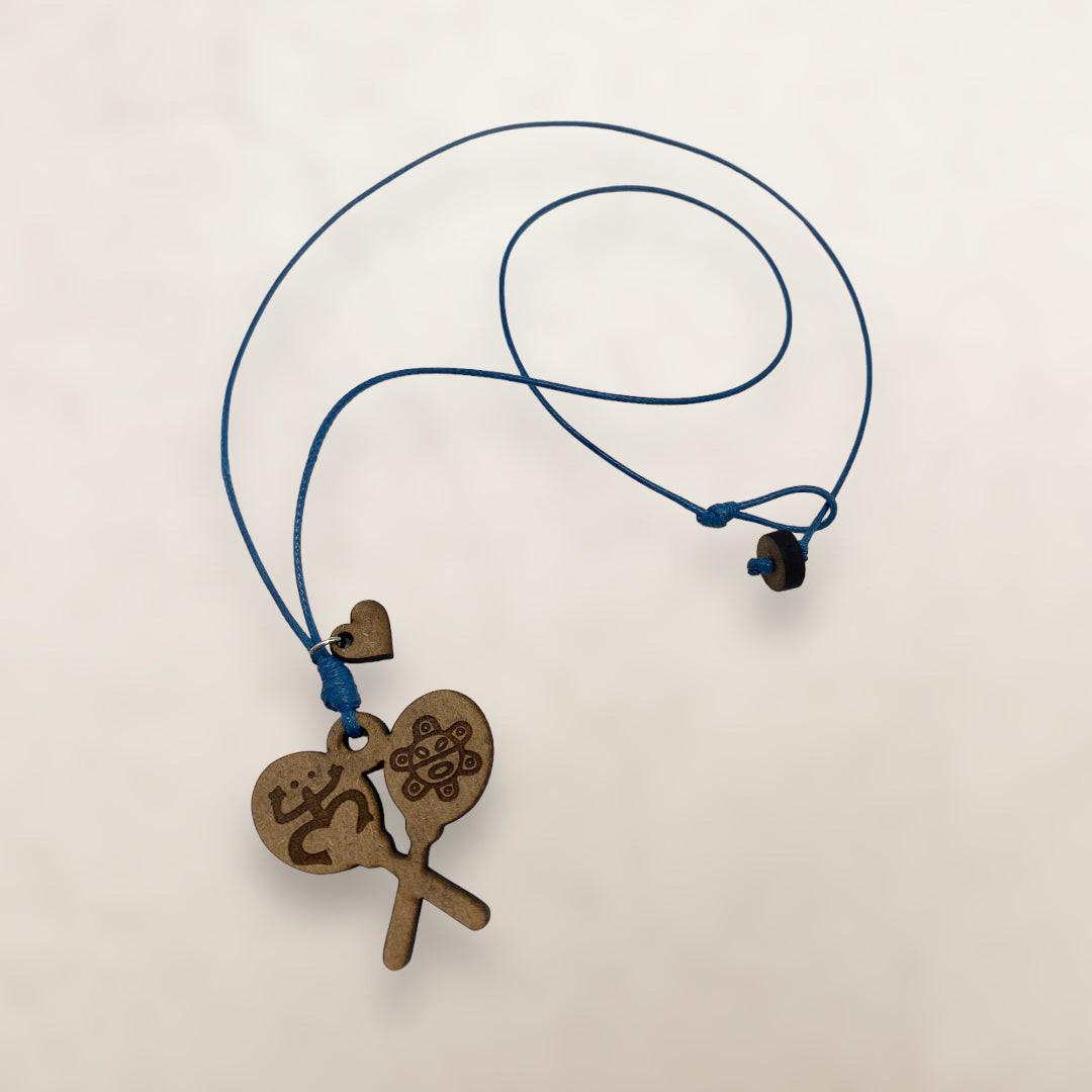 Artesanía en Madera - Collar Maracas con Símbolos Taínos *One Size*