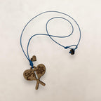 Artesanía en Madera - Collar Maracas con Símbolos Taínos *One Size*