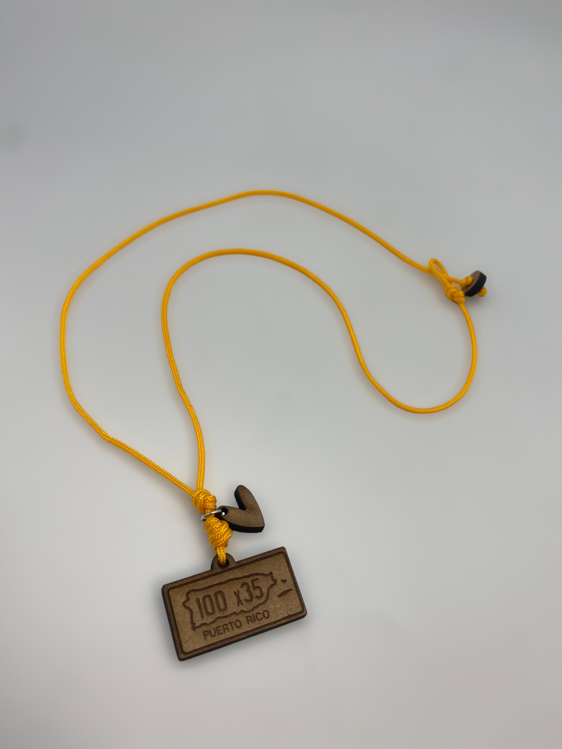 Artesanía en Madera - Collar Tablilla ''Puerto Rico 100 x 35'' *One Size*