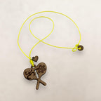 Artesanía en Madera - Collar Maracas con Símbolos Taínos *One Size*