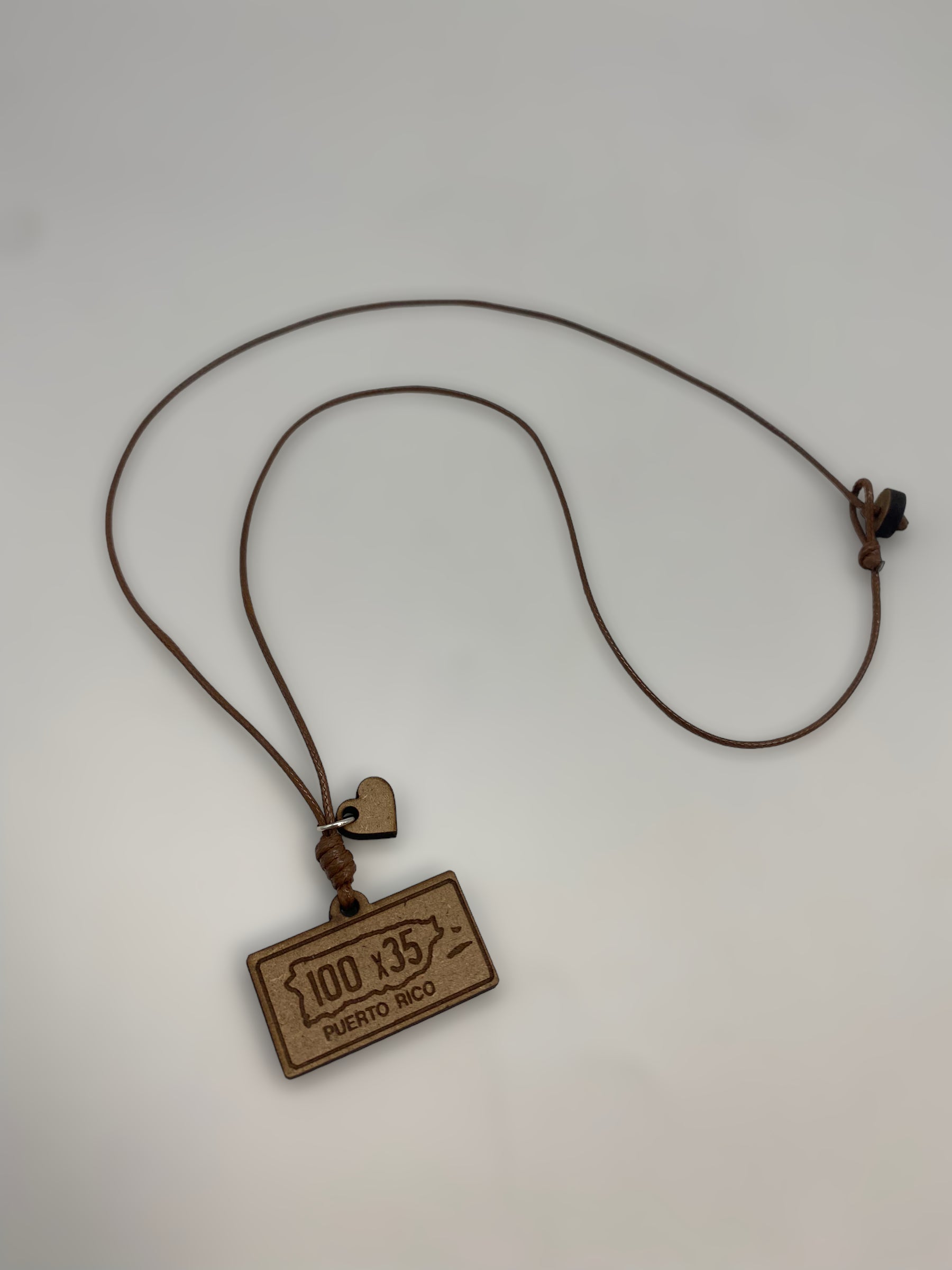 Artesanía en Madera - Collar Tablilla ''Puerto Rico 100 x 35'' *One Size*