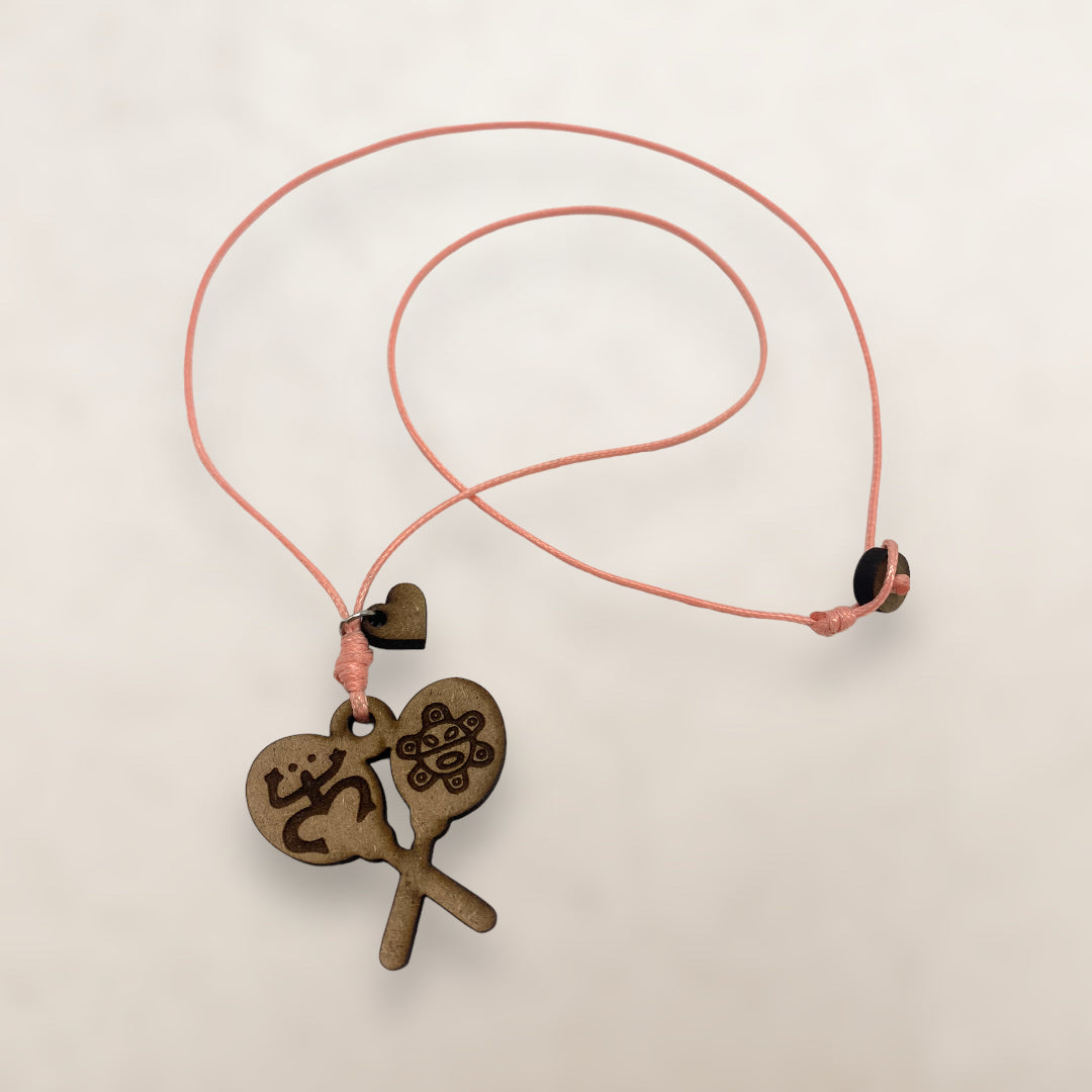 Artesanía en Madera - Collar Maracas con Símbolos Taínos *One Size*