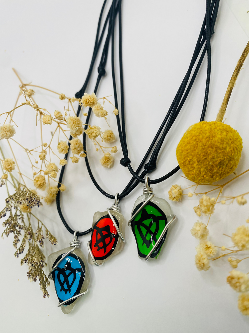 Artesanía- Collar con Carey (Hilo Grueso).