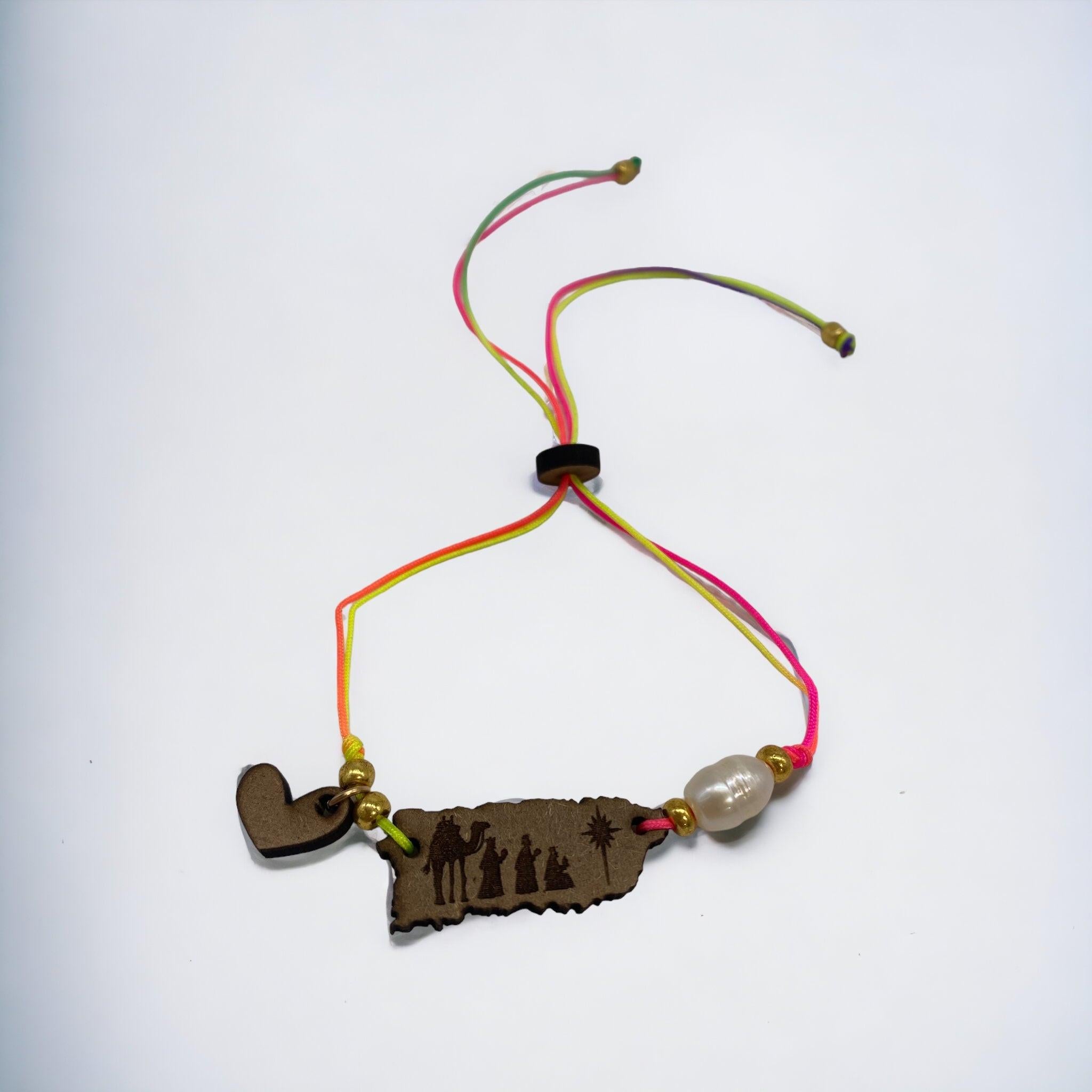 Artesanía en Madera - Pulsera Mapa de Puerto Rico con Reyes Magos  *One Size*